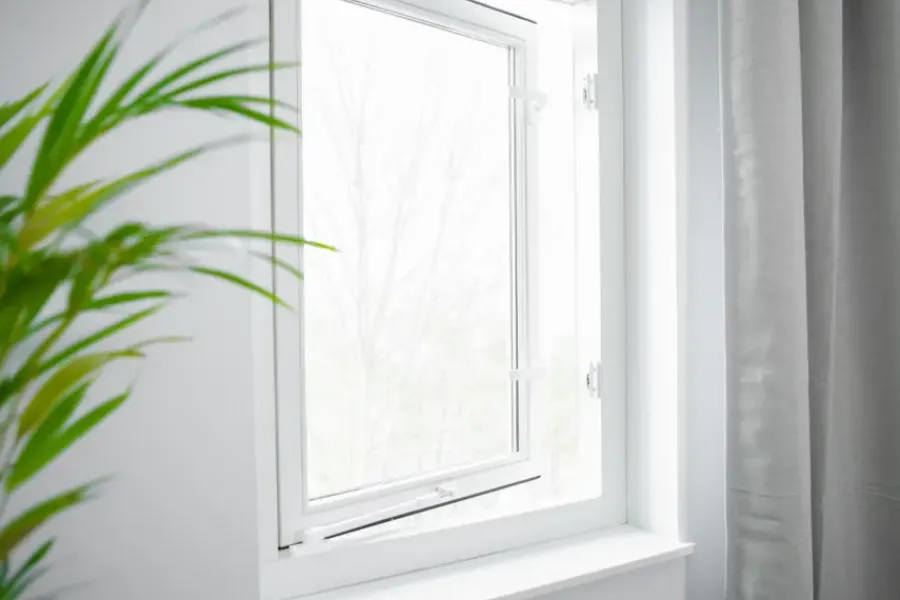 AXA Raamsluiting design met nok links wit Online