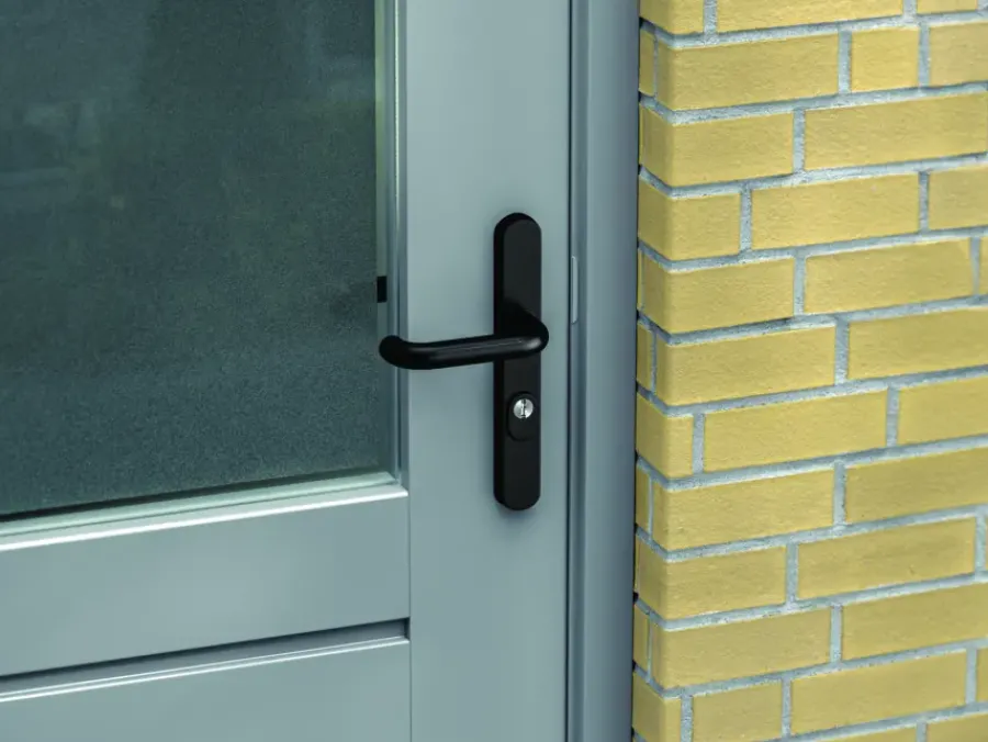 AXA veiligheidsbeslag Oval achterdeur zwart smal schild met SKG 3-sterren 92 mm Hot