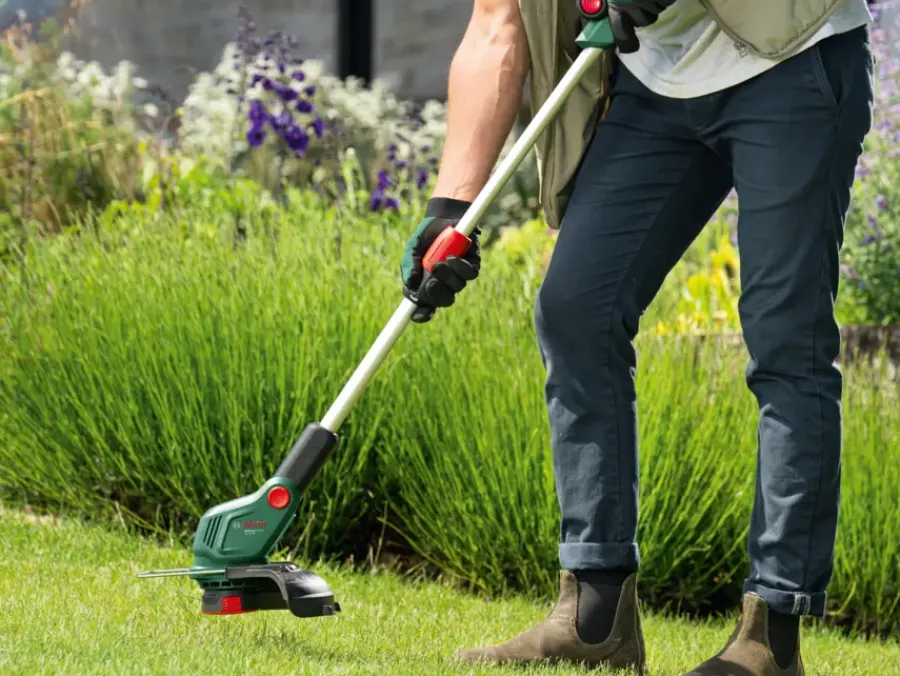 Bosch 18V trimmer Universal (zonder accu) Clearance